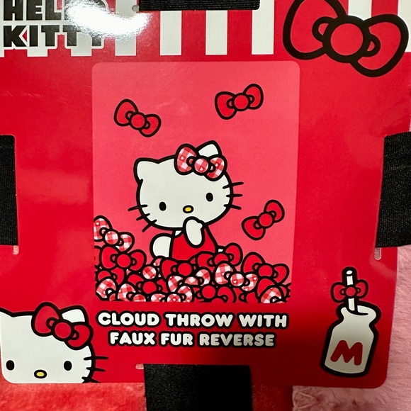 Hello Kitty Red Bow Plush Cloud Throw w Reverse Faux Fur Blanket 50” x 60” NWT - Picture 3 of 4